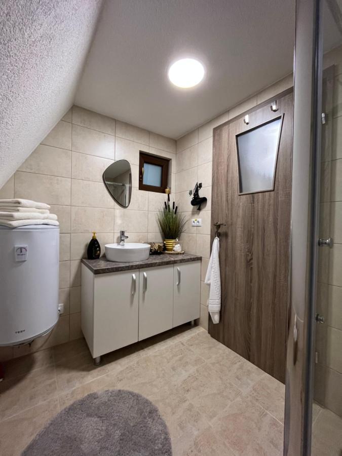 Casutele De Sub Padure Hotel Avrig Eksteriør billede