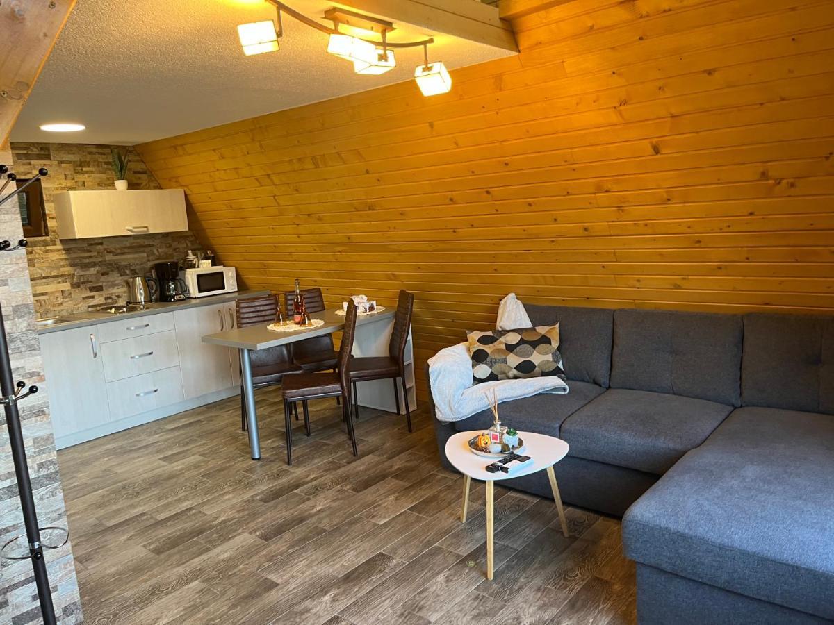 Casutele De Sub Padure Hotel Avrig Eksteriør billede