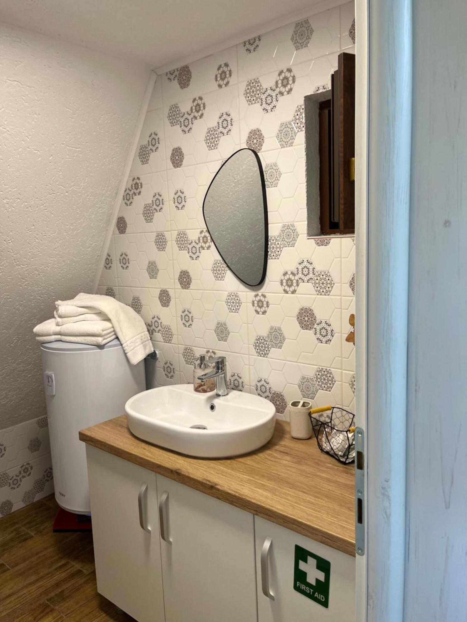 Casutele De Sub Padure Hotel Avrig Eksteriør billede