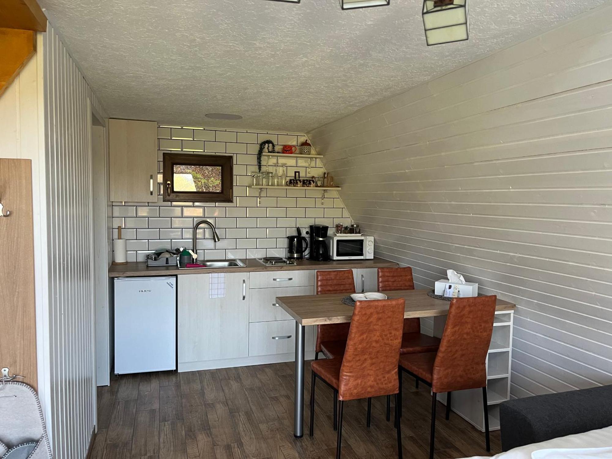 Casutele De Sub Padure Hotel Avrig Eksteriør billede